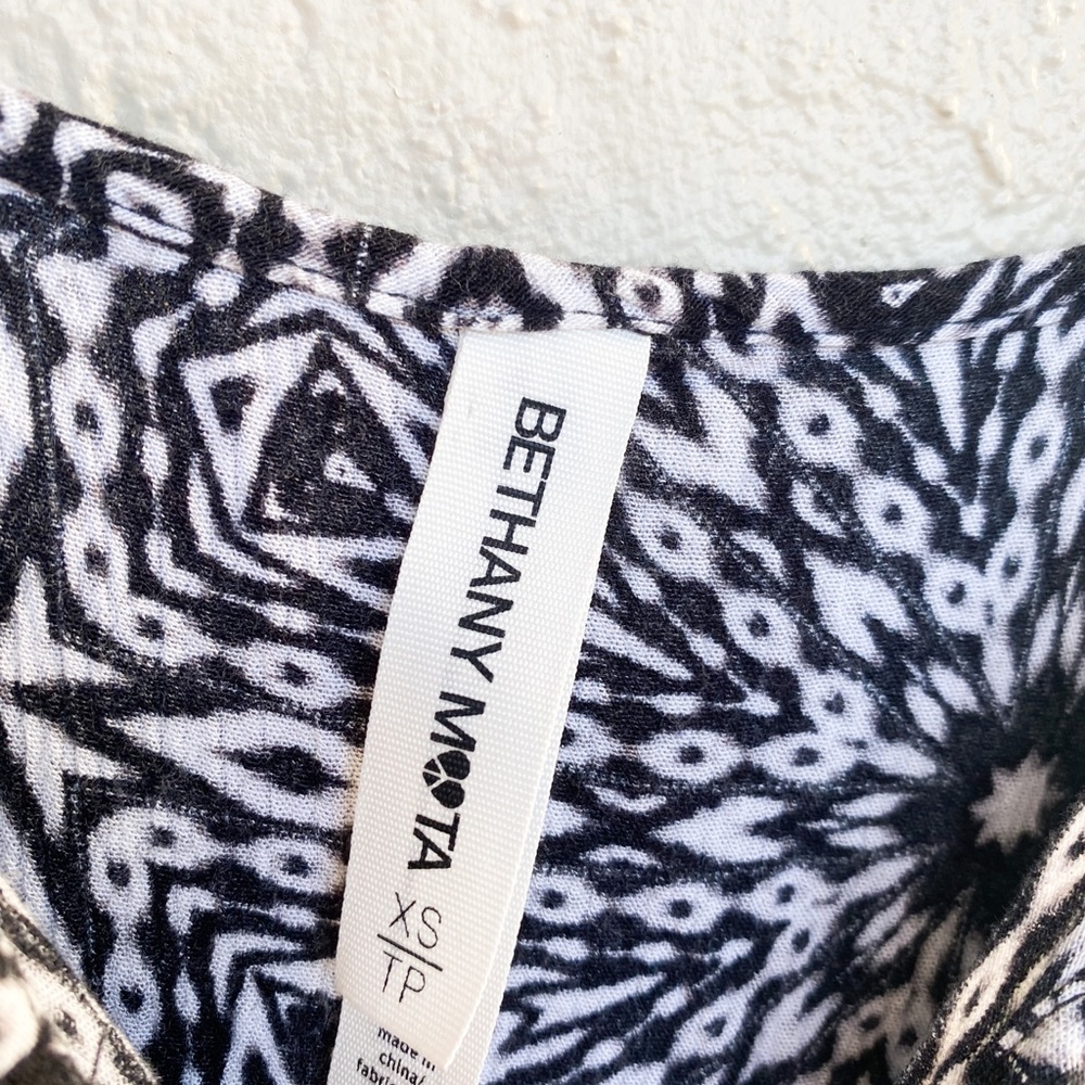 Patterned Tank Top - Picture 8 of 9
